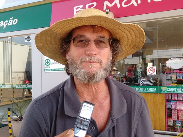 Padre Arno da Pastoral Rodoviria celebrou missa dos motoristas de Juara no Auto Posto Arinos.