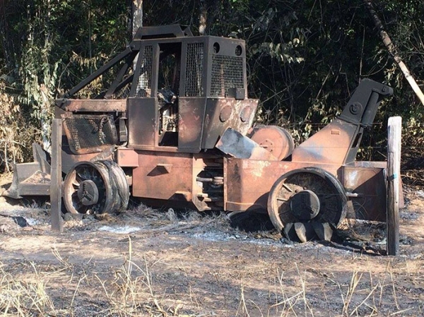 Incndio criminoso destri mquina e causa prejuzo de R$ 500 mil para fazendeiro.