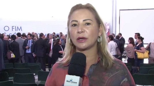 Roseli Barbosa sai sem tornozeleira e no poder deixar o pas