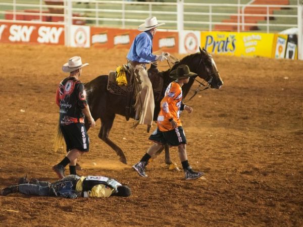 Cowboys mato-grossenses sofrem fraturas em Festa de Peo de Barretos