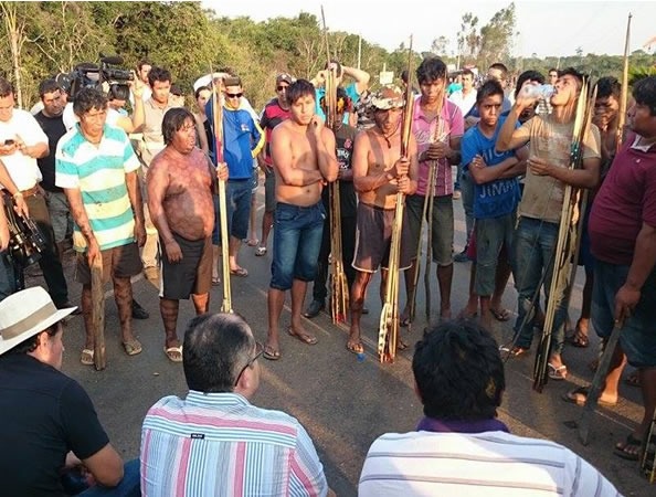 Indgenas liberam parcialmente Rodovia MT-170, mas o bloqueio deve continuar hoje