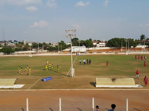 Juara empata, est eliminado do campeonato e pode nem disputar a ltima partida.