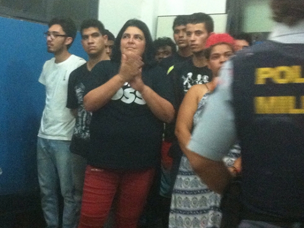 Manifestantes depredam Cmara em MT aps aprovao de projeto de lei para contratar OS