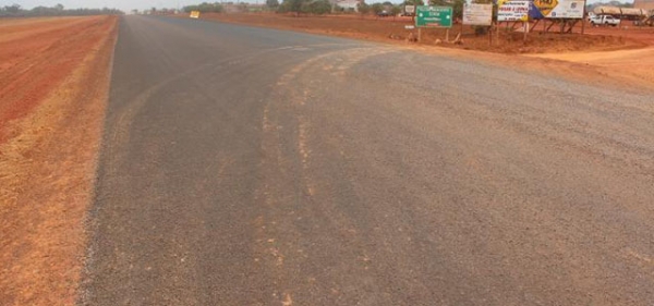 Obras de asfaltamento da MT 220 continuam em ritmo acelerado