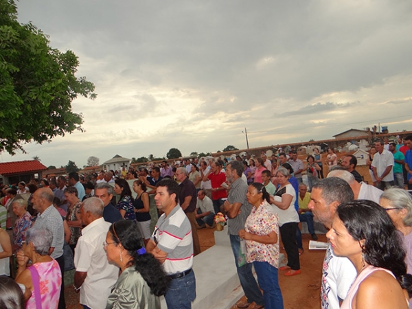 Mais de 5 mil pessoas visitam cemitrio em Juara no Dia de Finados.