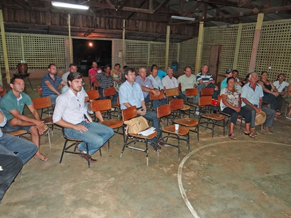 Moradores de trs bairros de Juara discutem problemas com autoridades