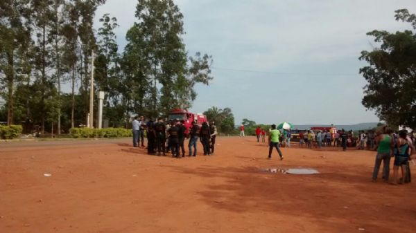 Aps 3 dias de protestos e ameaa de interveno da tropa de choque, BR-174  liberada