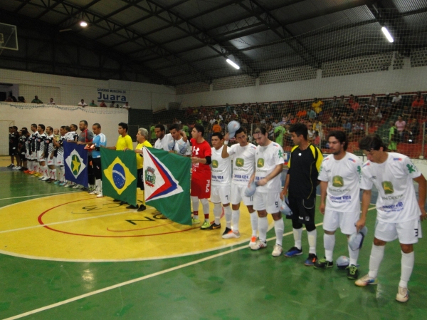 Madeireira Irmos Paulino  a campe da I Copa TV Juara/Record e Rdio Difusora de Futsal.