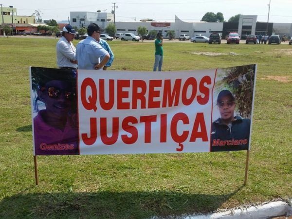 Revolta em Juna com o desaparecimento de dois rapazes da cidade e populao pede justia.