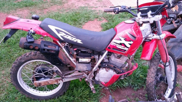 Moto com placa de Juara  encontrada abandonada na MT 22 e recolhida para Delegacia de Porto dos Gachos.