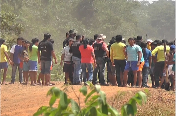 Familiares se revoltam com impunidade de ndios assassinos de jovens que no pagaram 'pdgio'