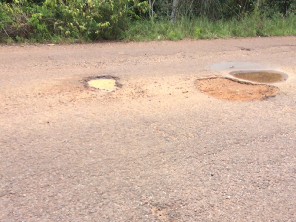 Buracos no asfalto da MT 338 aumentam com as chuvas e causam acidentes