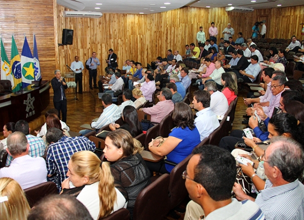 AMM rene prefeitos e Seduc para debater repasse do transporte escolar