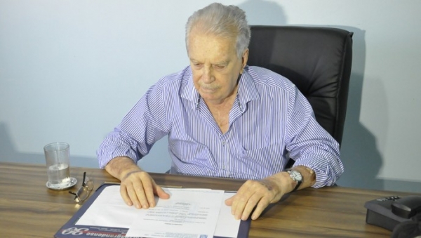 Aps 38 anos no poder, Carlos Orione renuncia  presidncia da FMF