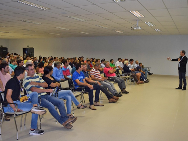 Sicredi realiza palestra sobre Energia Solar.