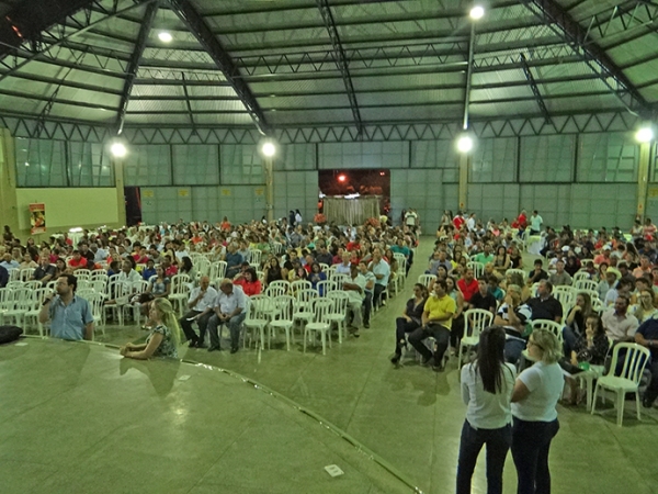 Associados lotam Centro de Eventos Joo Paulo II na Assembleia do Sicredi.