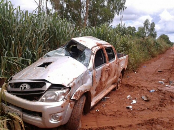 Caminhonete de Juara capota em Campos de Jlio com pastor Eudes dentro e dois ficam feridos