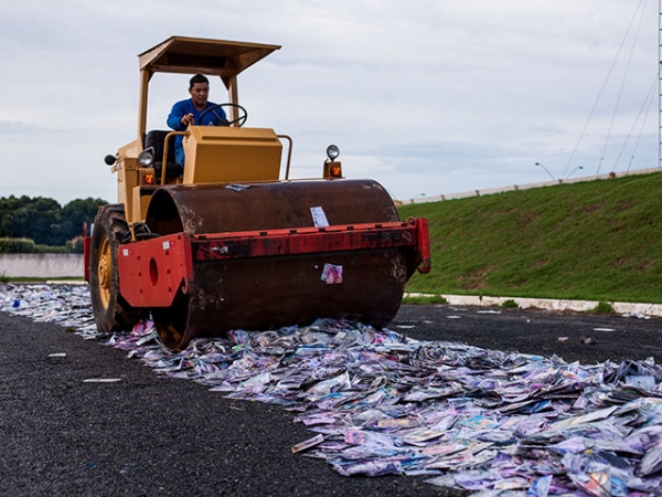 PJC destri 300 mil mdias piratas em ao contra crime organizado