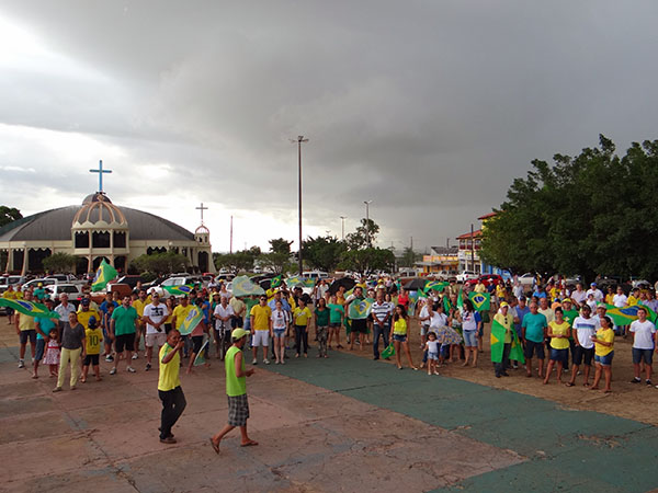 Mais de 1500 pessoas participam do Vem Pra Rua Juara 2016