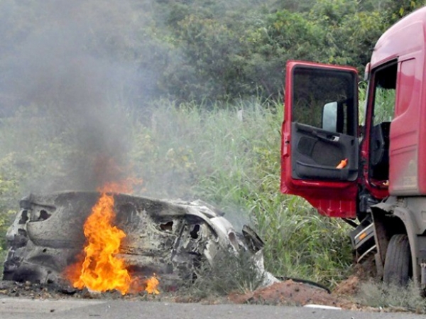 Acidente com carro de Cmara de Nova Guarita mata duas pessoas 