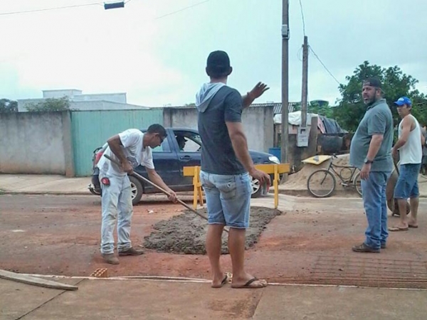 Juna: Moradores do Mdulo 04 esclarecem doaes para construo de Quebra Molas no bairro.