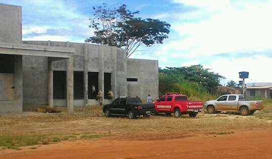 Comandante do Corpo de Bombeiros de Tangar da Serra visita prdio em construo da Cmara de Juara