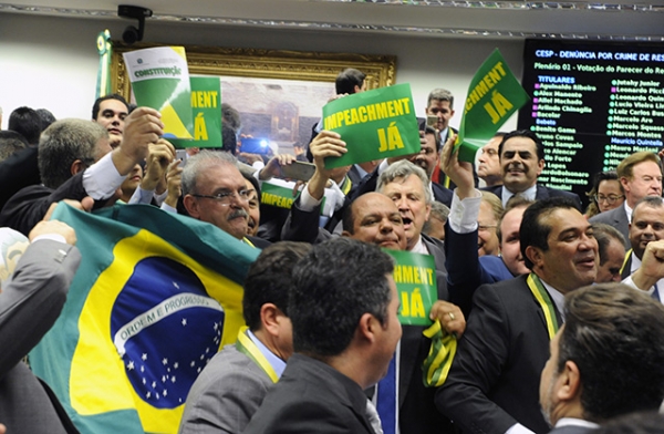 Comisso da Cmara aprova autorizao para processo de impeachment de Dilma