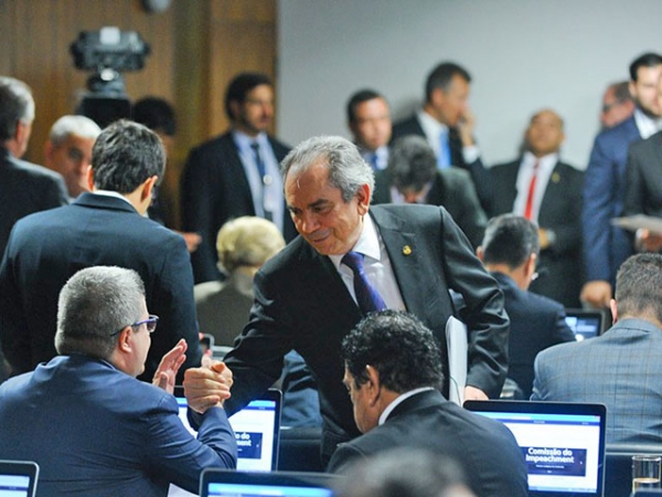 Raimundo Lira eleito presidente da comisso do impeachment