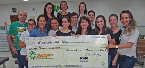 Associada do Sicredi de Juara  premiada em R$ 50 mil no seguro Mais em Vida.