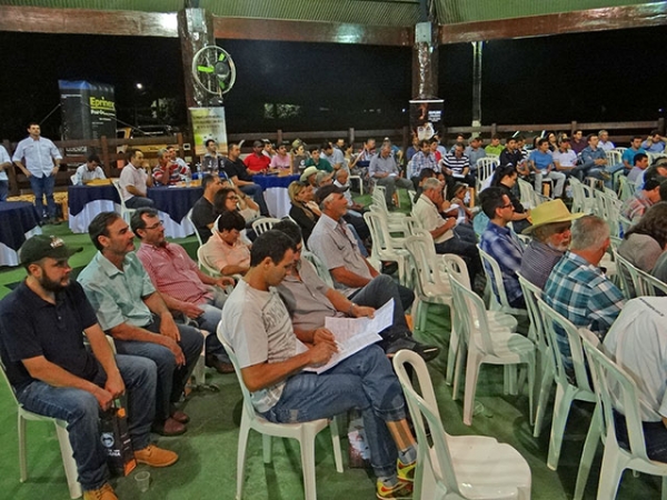 Cerca de 200 pessoas participaram do Rally da Pecuria em Juara