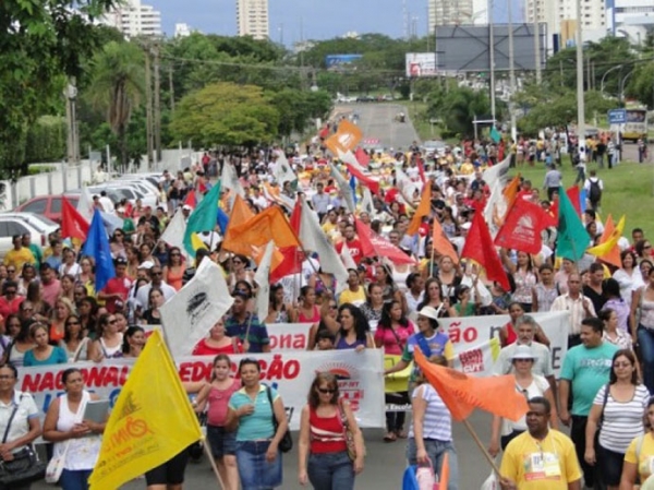 Professores realizam assembleia nessa segunda e greve deve continuar