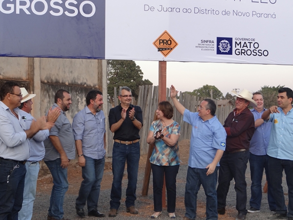 Governador Pedro Taques inaugura revitalizao de asfalto e participa de ato poltico em Juara.