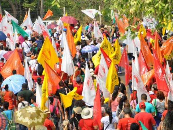 Servidores da Educao em Mato Grosso faro assembleia para definir greve