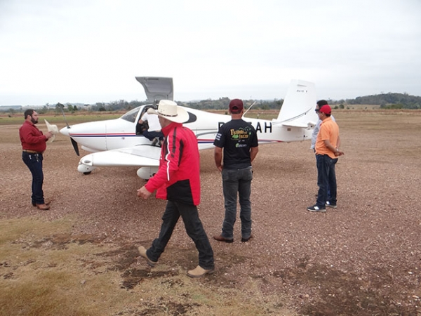 Corpo de Hebert Cordeiro  transportado de avio e sepultado em gua Boa.