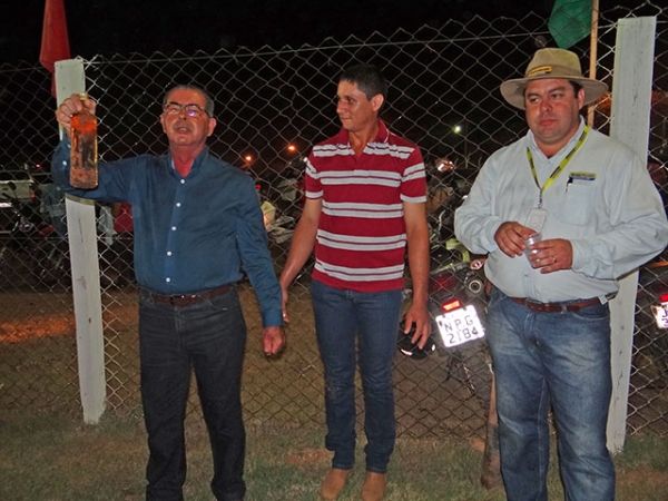 Ritual de desenterrar pinga durante a Expovale continua na Vegrande