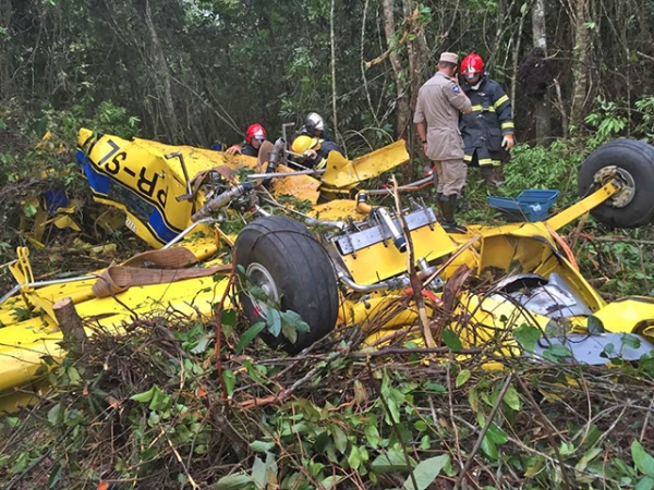 Avio agrcola cai em rea rural de MT e 2 pilotos morrem, diz bombeiros