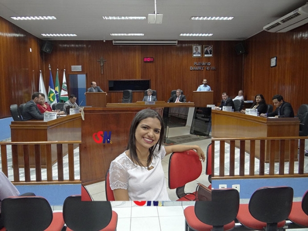 Vereadora eleita Uliane Patrcia foi a nica que compareceu na primeira sesso do legislativo aps as eleies.