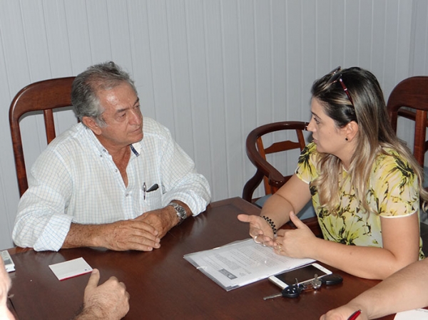 Prefeita eleita visita o prefeito Edson Piovesan e oficializa equipe de transio.