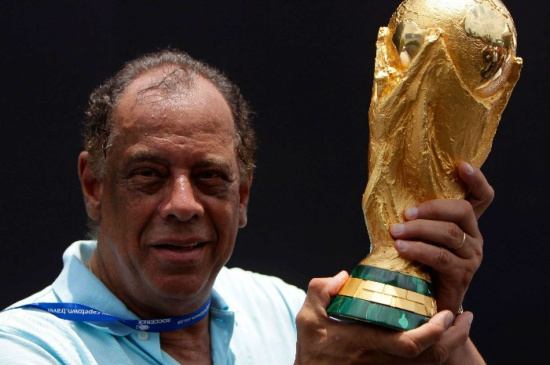 Morre aos 72 anos, Carlos Alberto Torres, o maior dos capites do futebol brasileiro