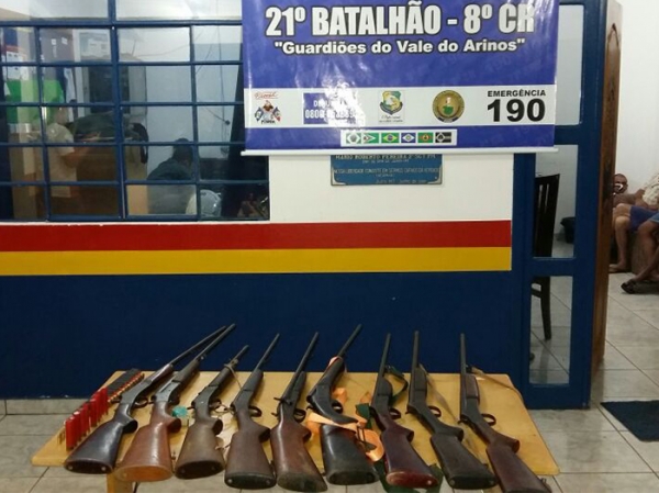 PM prende 10 por receptao e posse ilegal de arma de fogo, 2 por furto e apreende 10 espingardas furtadas.