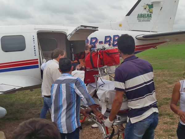 Homem espancado em Juara j est em Cuiab para tratamento no Hospital So Benedito.