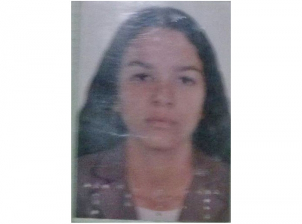 Mulher de 19 anos capota veculo na estrada do Rio dos Peixes e morre.