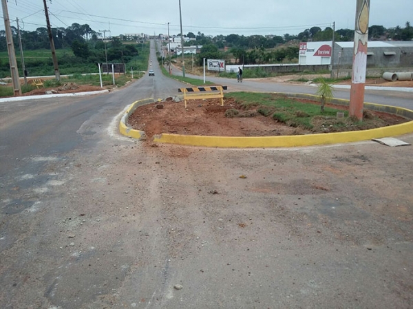 Rotatria construda pela prefeitura na Av. Ayrton Senna causa vrios acidentes.