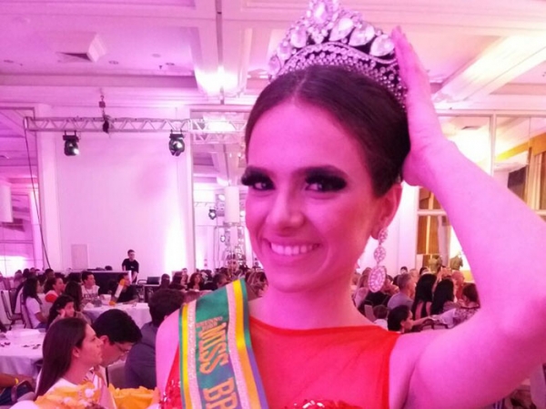 Jovem juarense de 16 anos  eleita Miss Brasil Pr-teen Juvenil em Porto Alegre, RS.