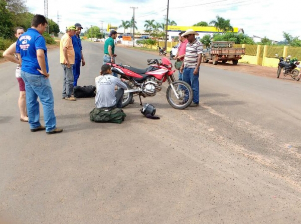 Adolescente provoca acidente com moto na Av. Rio Arinos, deixa um ferido e foge do local.