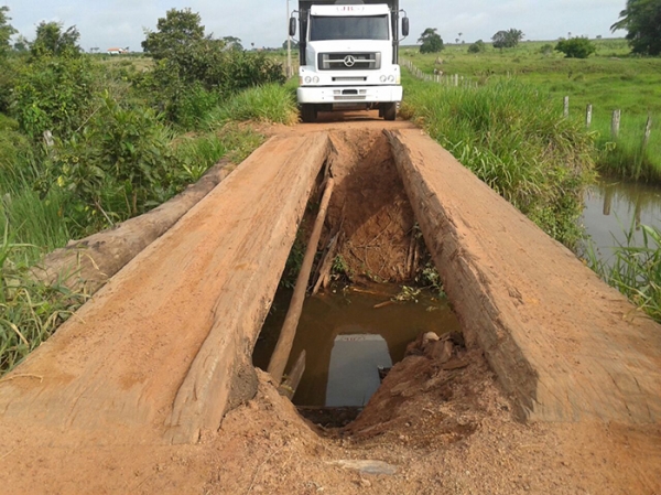 Pontes de madeira no interior de Juara colocam em risco quem produz e precisa transportar.