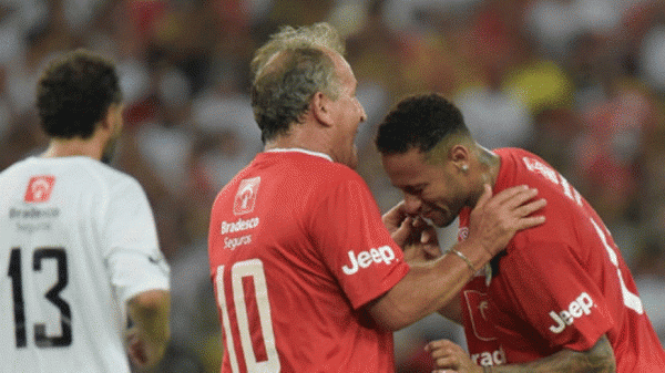 Time de Zico vence Jogo das Estrelas marcado por homenagens  Chapecoense