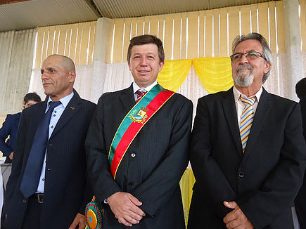 Baixinho Piovesan toma posse para mais quatro anos de mandato na prefeitura de Porto dos Gachos.