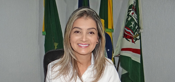 Luciane Bezerra explica a situao salarial dos servidores municipais