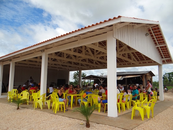 Empresa Rodoponte entrega salo de festa da comunidade gua Boa